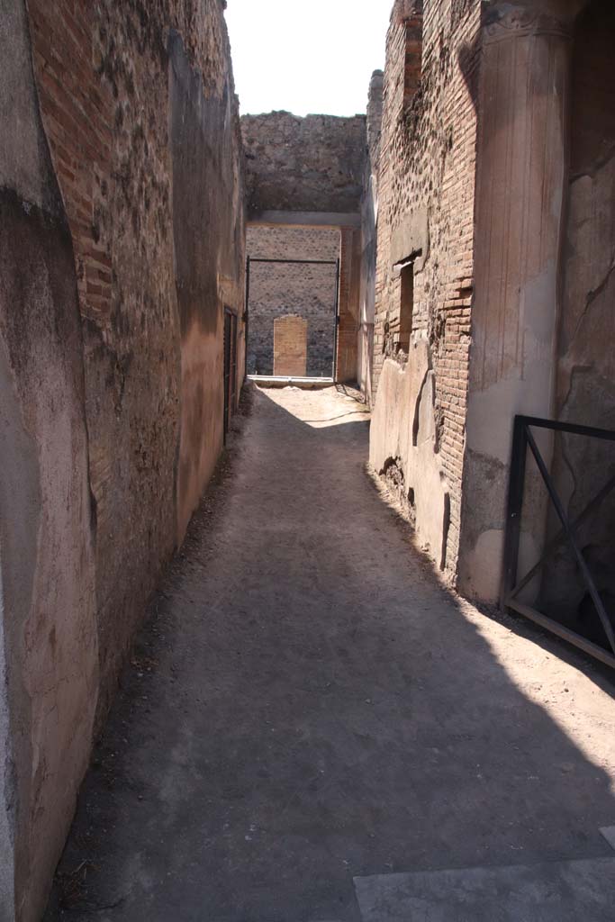 VII 1 51 Pompeii September 2021 Looking West Along Corridor H